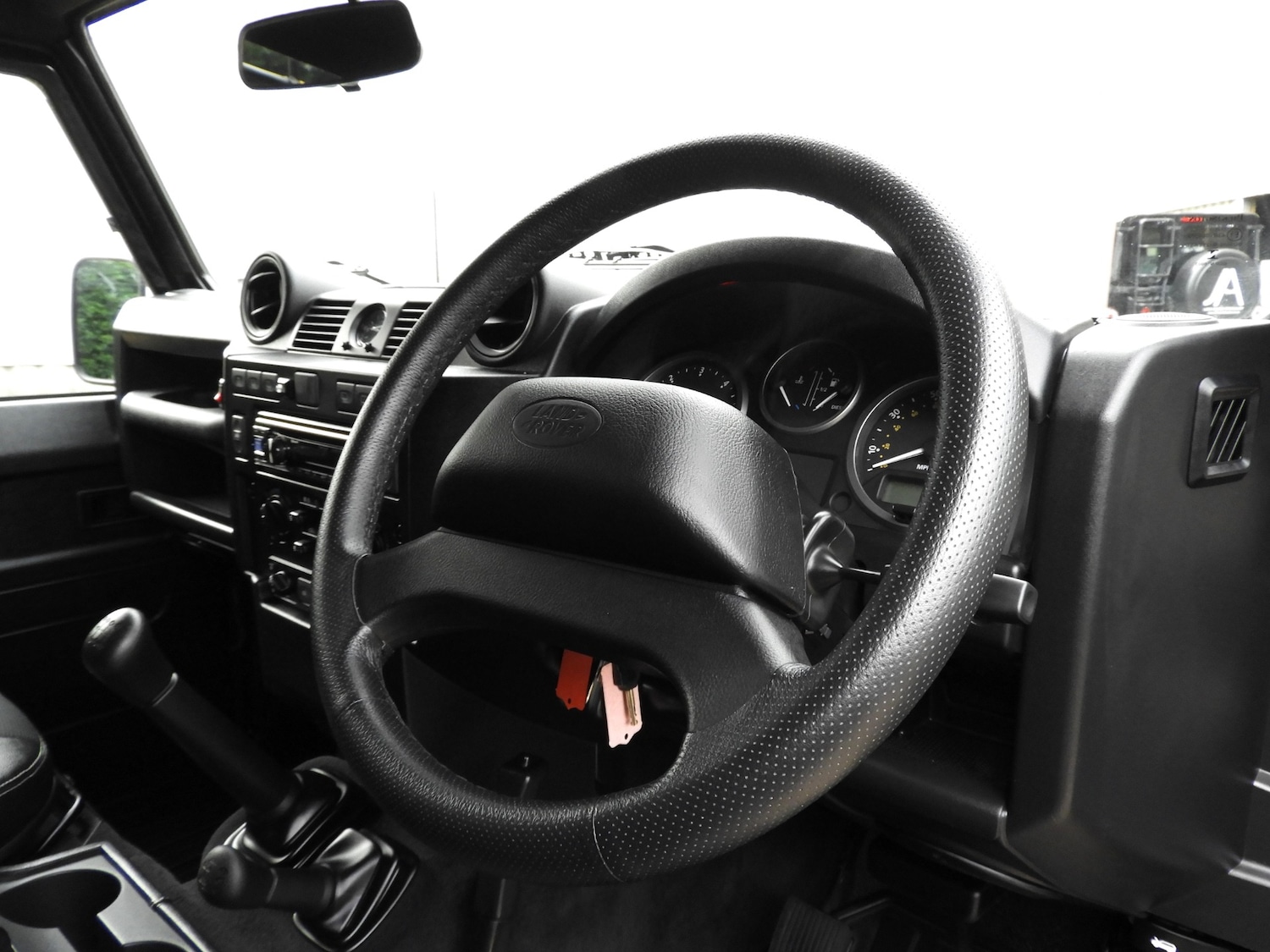 Used Land Rover Defender 110 2015 for sale - 76497601: Photo 17