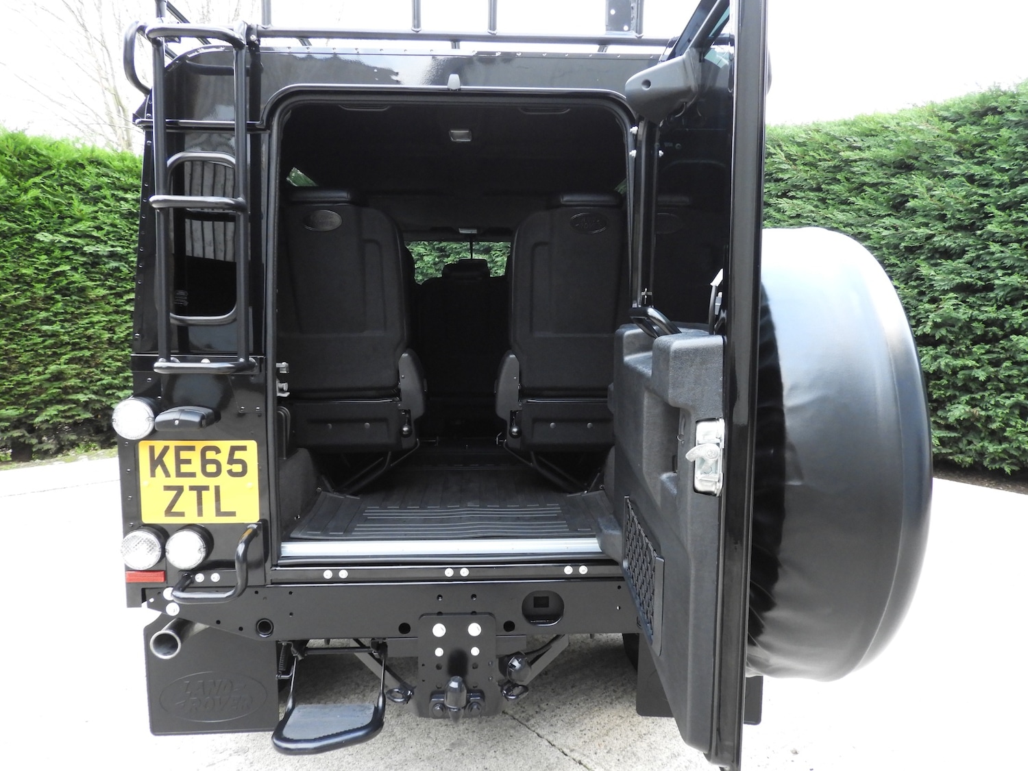 Used Land Rover Defender 110 2015 for sale - 76497601: Photo 20