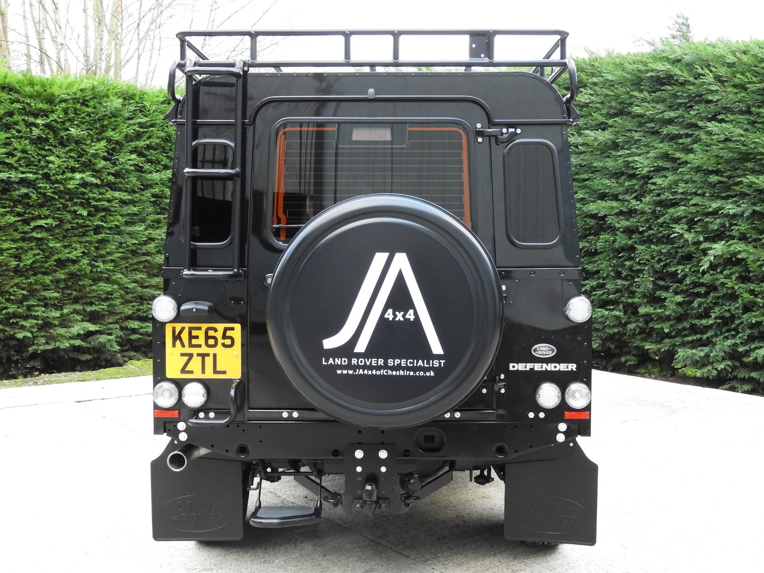 Used Land Rover Defender 110 2015 for sale - 76497601: Photo 4