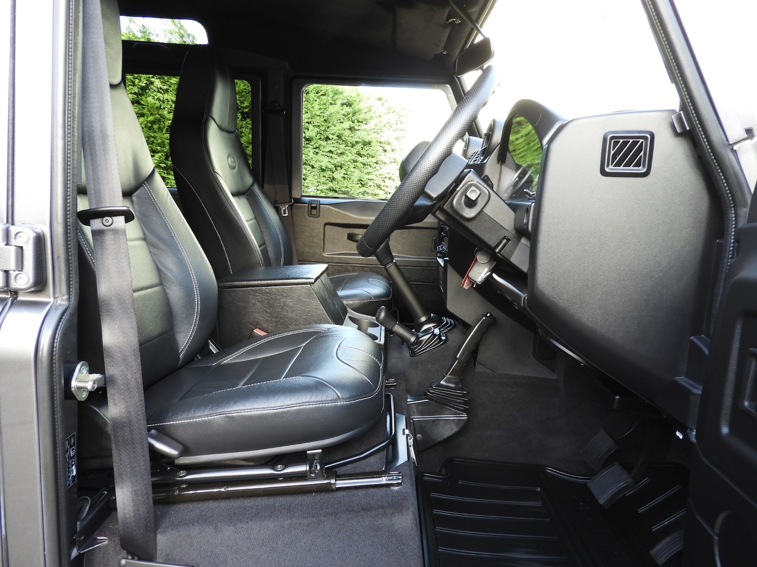 Used Land Rover Defender 110 2015 for sale - 76627364: Photo 11