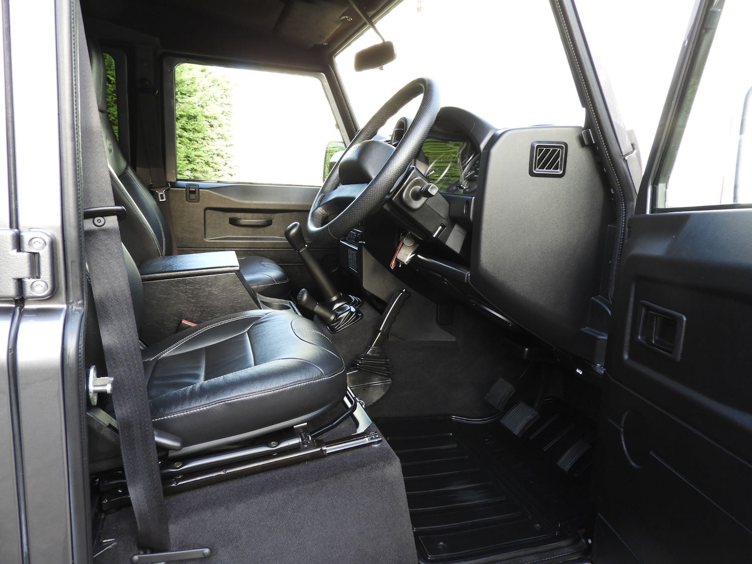 Used Land Rover Defender 110 2015 for sale - 76627364: Photo 12