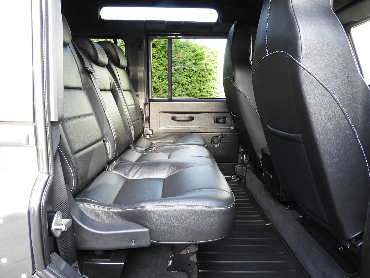 Used Land Rover Defender 110 2015 for sale - 76627364: Photo 14