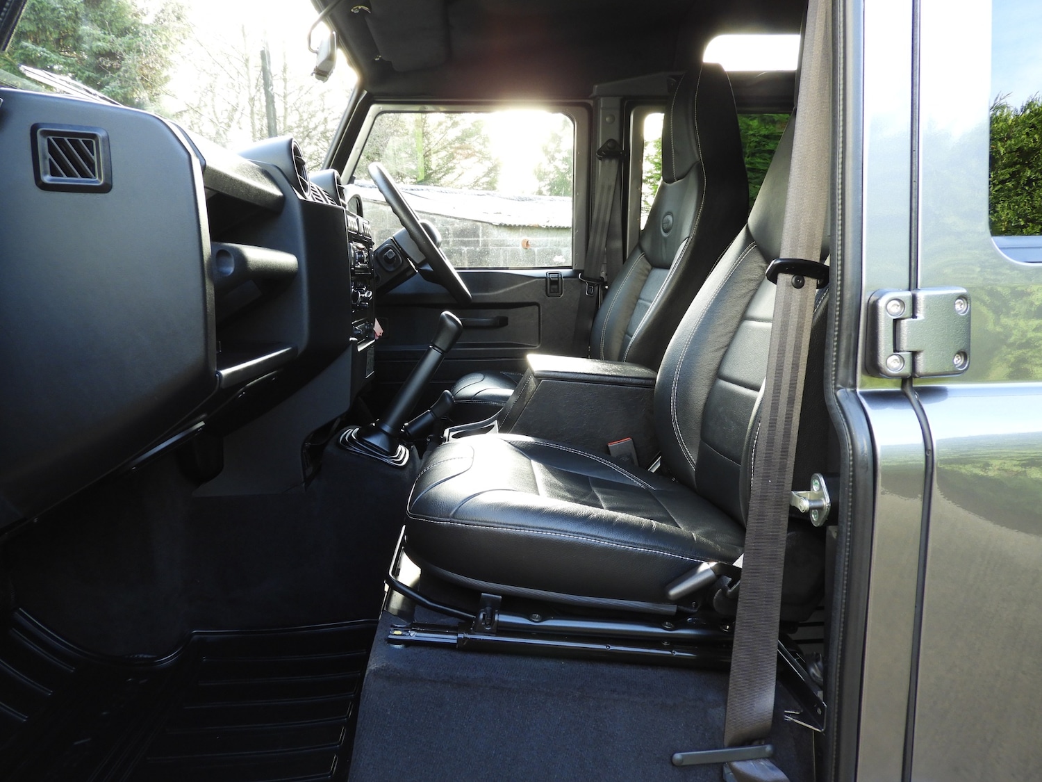 Used Land Rover Defender 110 2015 for sale - 76627364: Photo 15