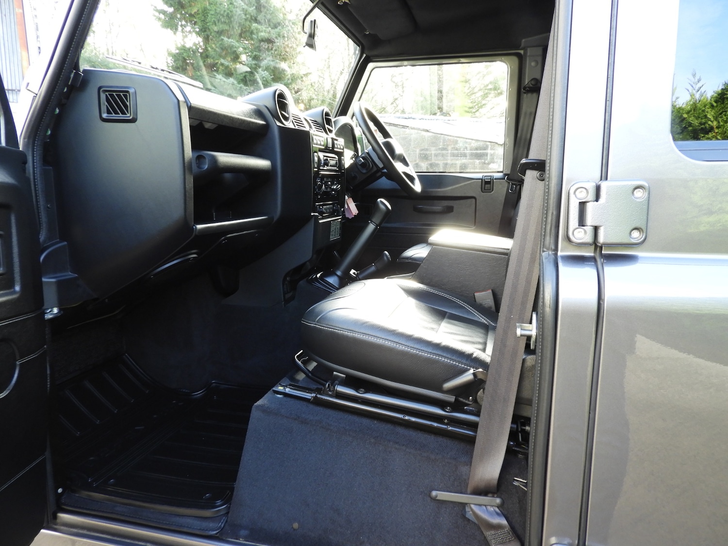 Used Land Rover Defender 110 2015 for sale - 76627364: Photo 16