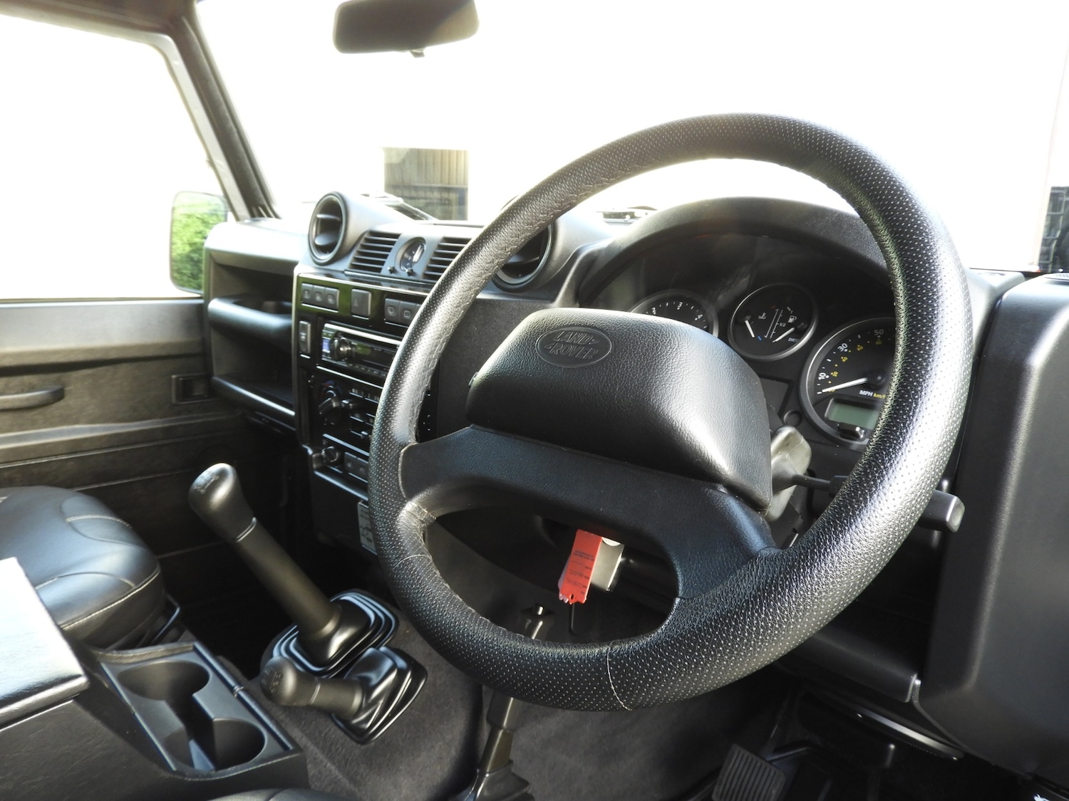 Used Land Rover Defender 110 2015 for sale - 76627364: Photo 17