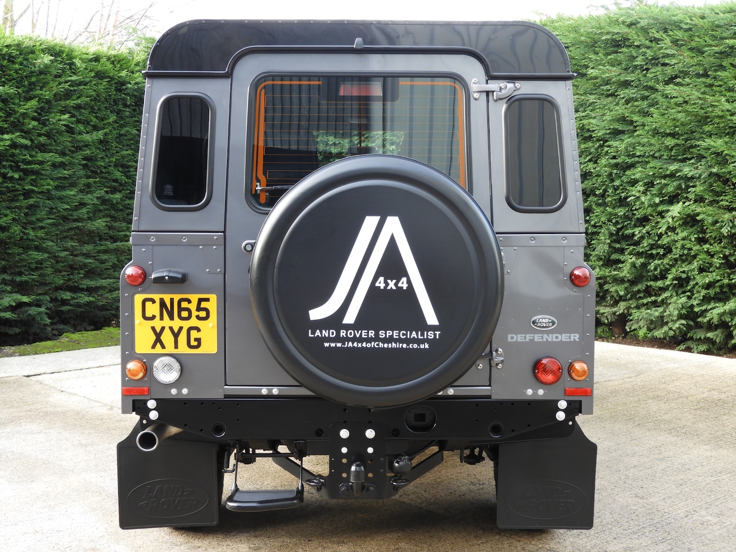 Used Land Rover Defender 110 2015 for sale - 76627364: Photo 4