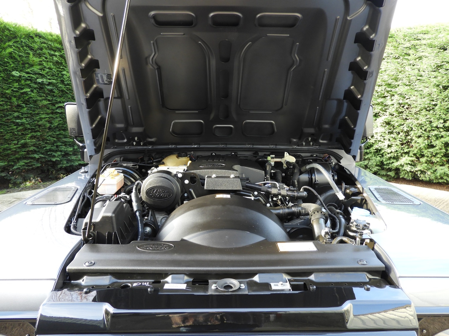 Used Land Rover Defender 110 2015 for sale - 76627364: Photo 7