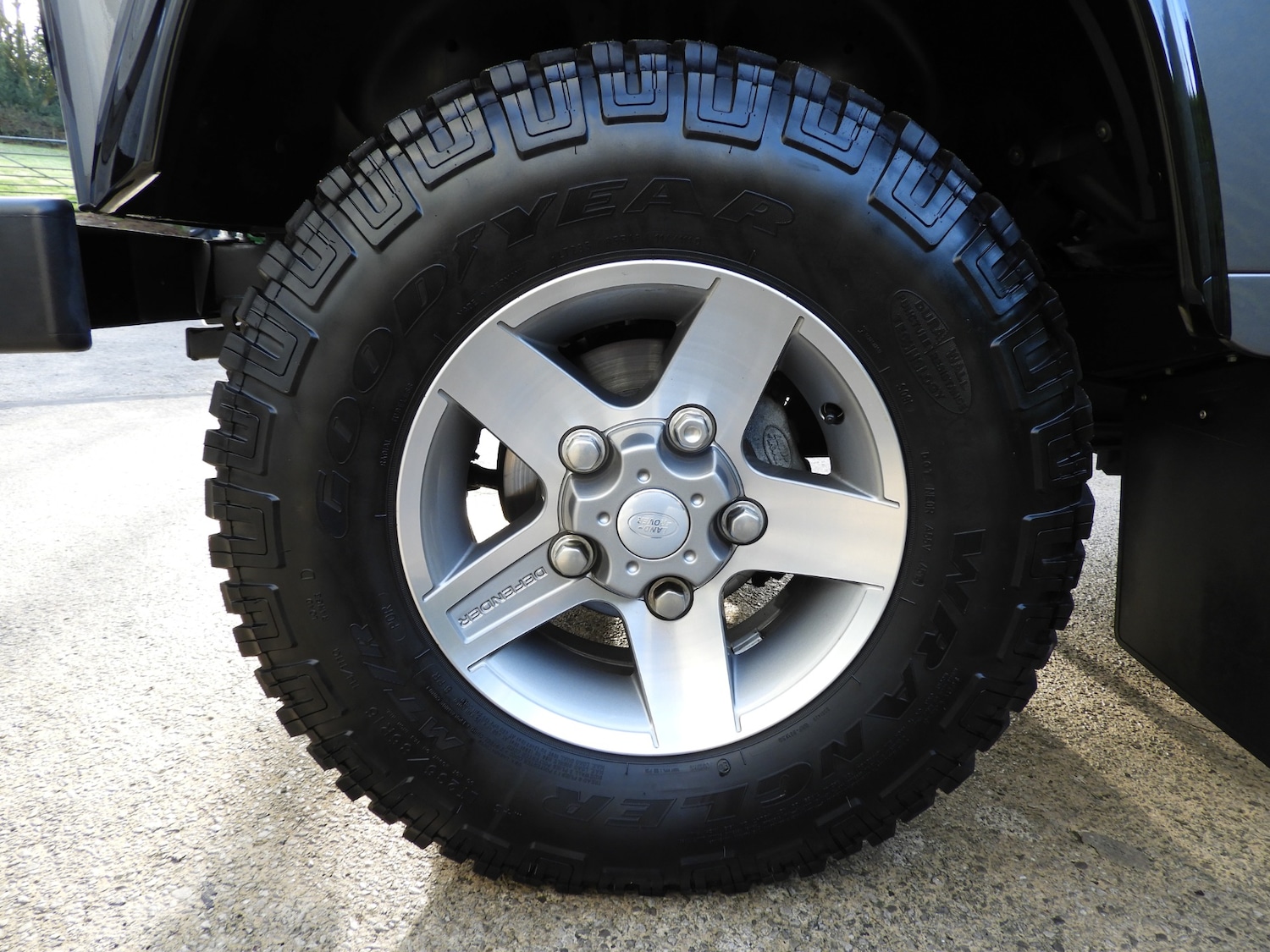 Used Land Rover Defender 110 2015 for sale - 76627364: Photo 8