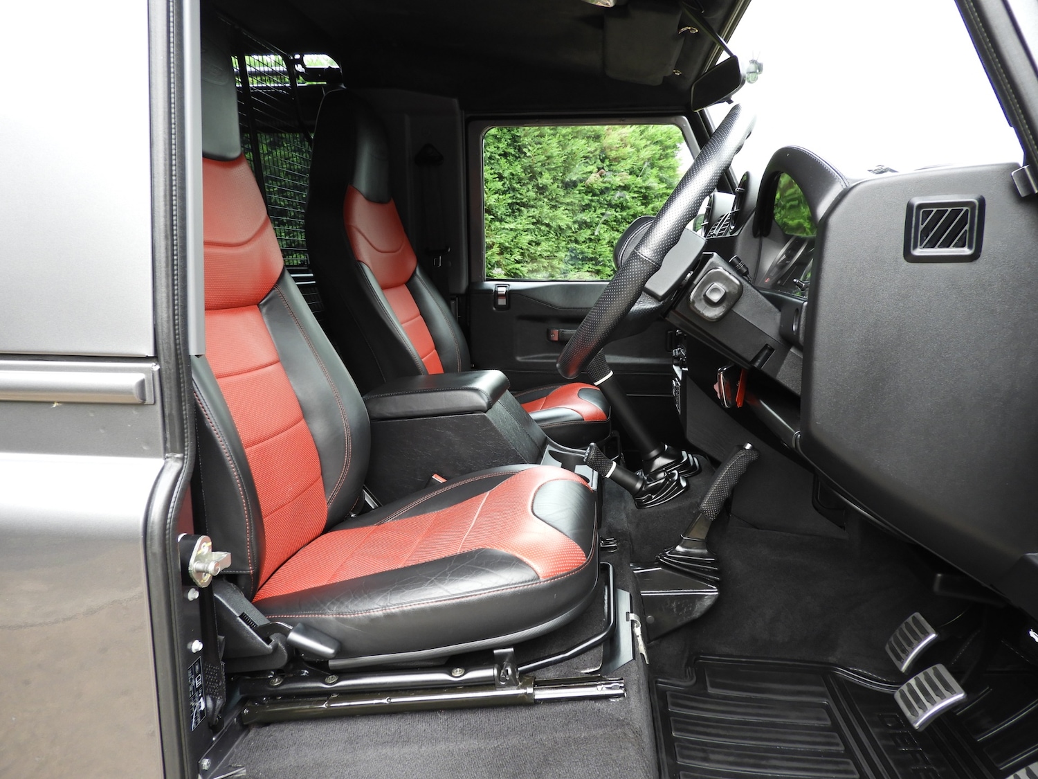 Used Land Rover Defender 90 2016 for sale - 75972358: Photo 11