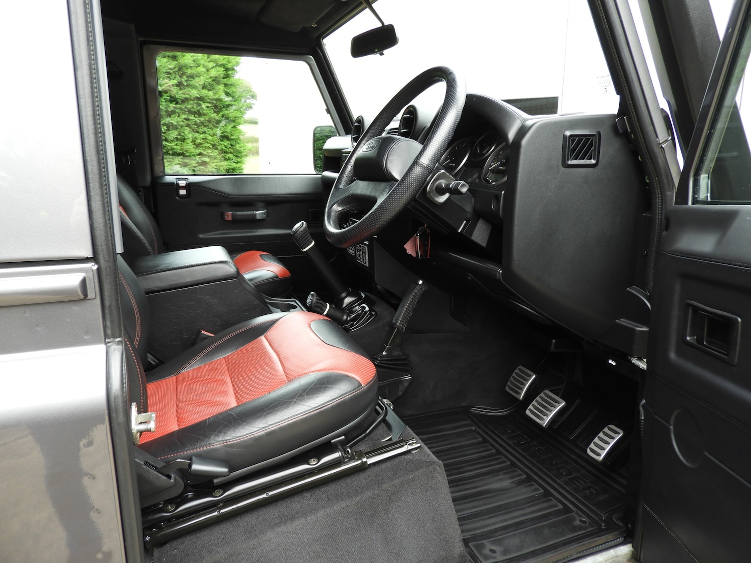 Used Land Rover Defender 90 2016 for sale - 75972358: Photo 12