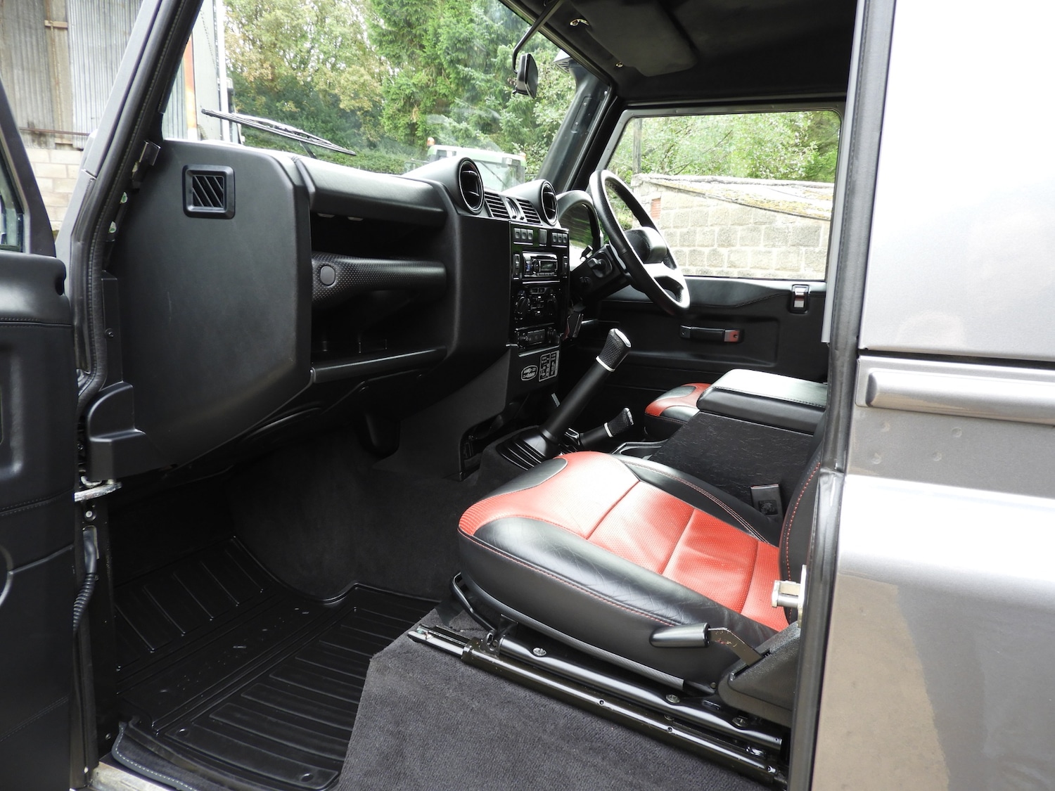 Used Land Rover Defender 90 2016 for sale - 75972358: Photo 15