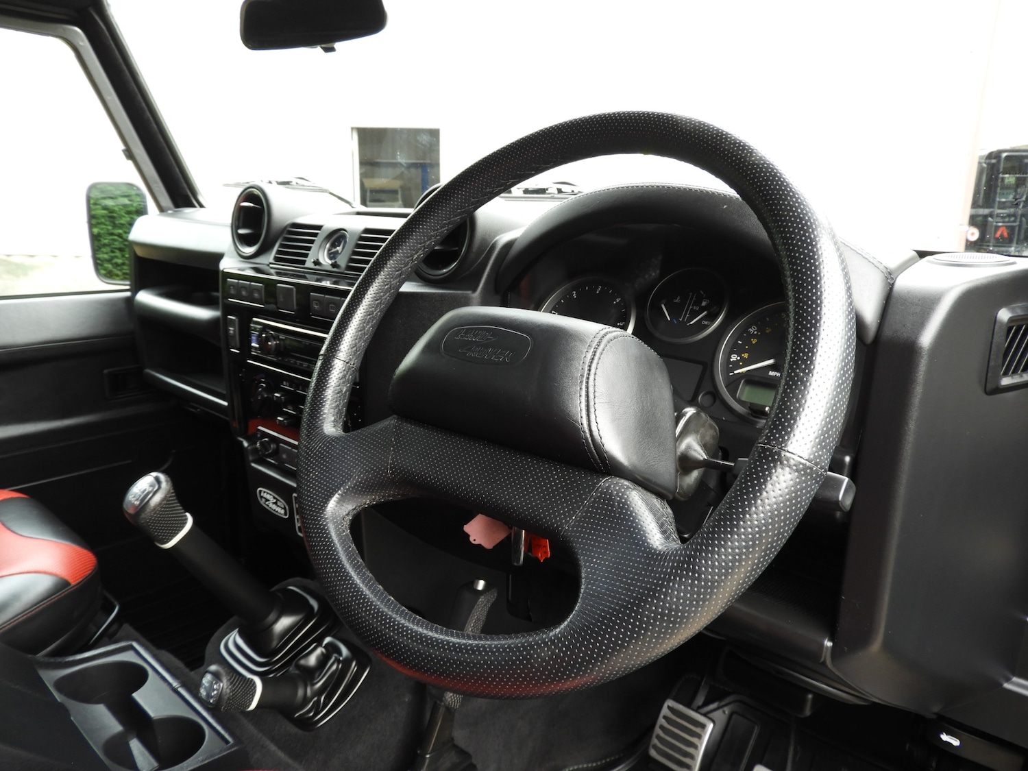 Used Land Rover Defender 90 2016 for sale - 75972358: Photo 17