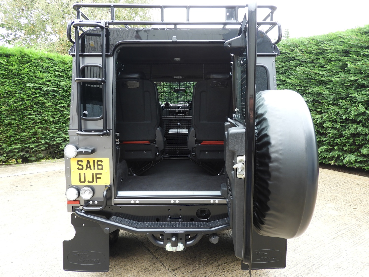 Used Land Rover Defender 90 2016 for sale - 75972358: Photo 19