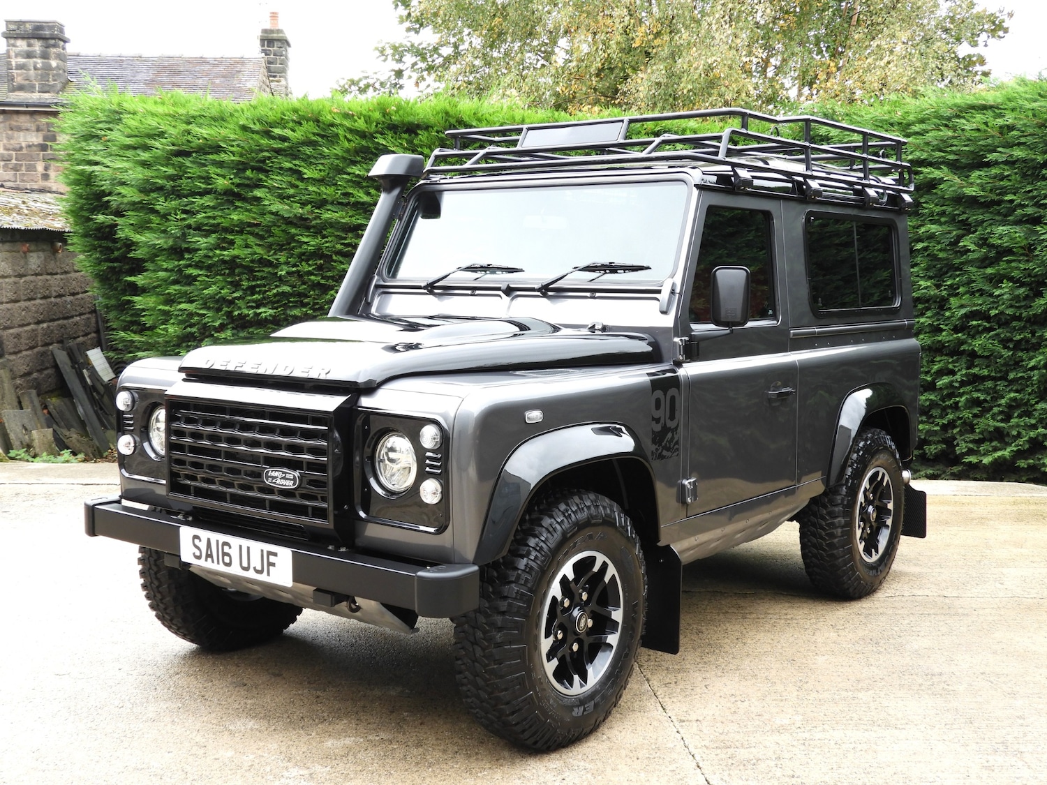 Used Land Rover Defender 90 2016 for sale - 75972358: Photo 2