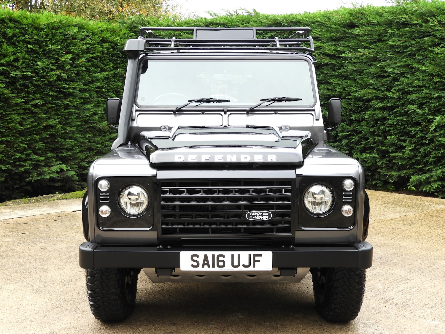 Used Land Rover Defender 90 2016 for sale - 75972358: Photo 3