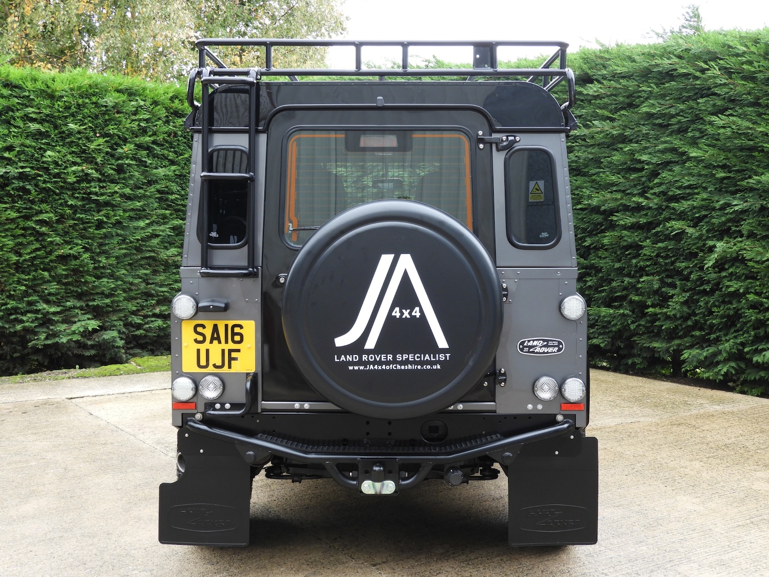 Used Land Rover Defender 90 2016 for sale - 75972358: Photo 4