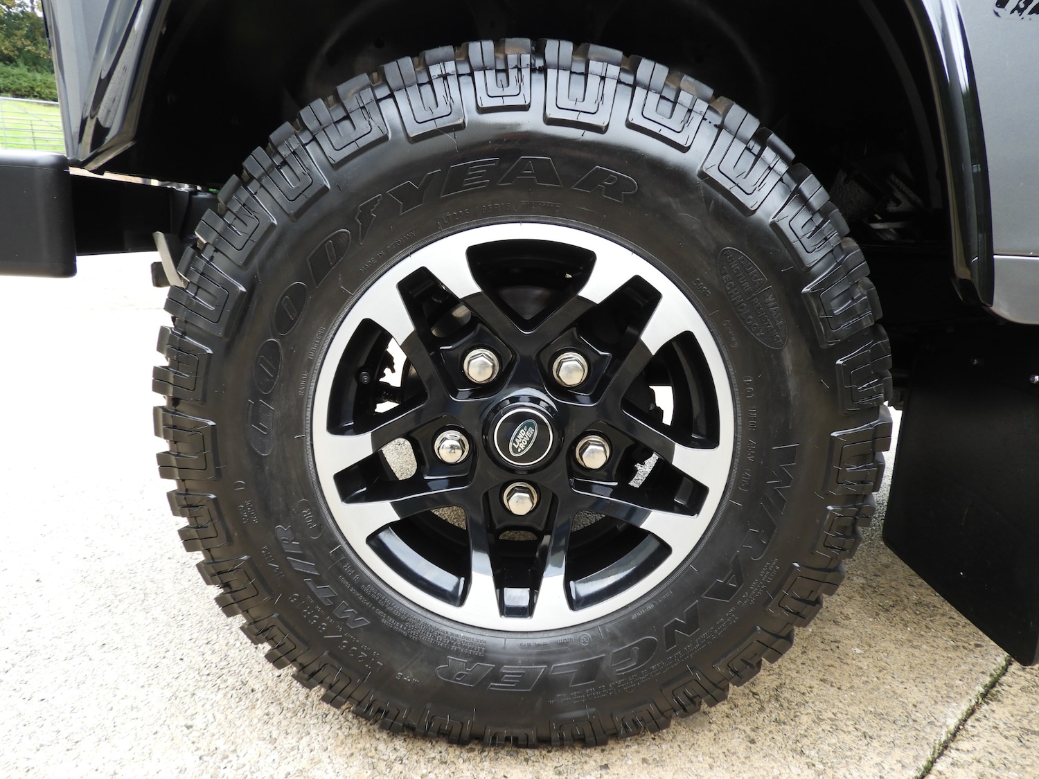 Used Land Rover Defender 90 2016 for sale - 75972358: Photo 8