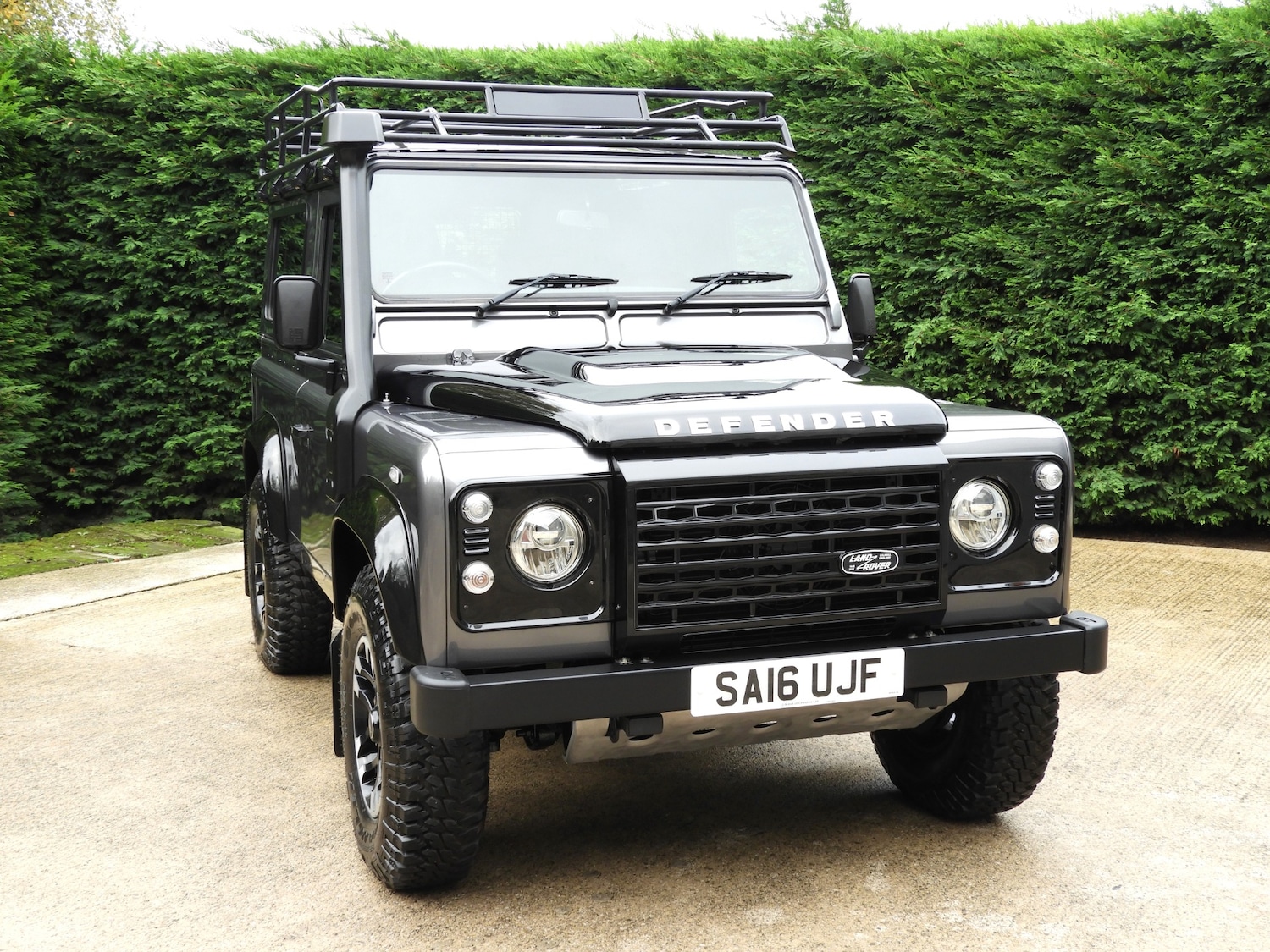Used Land Rover Defender 90 2016 for sale - 75972358: Photo 9