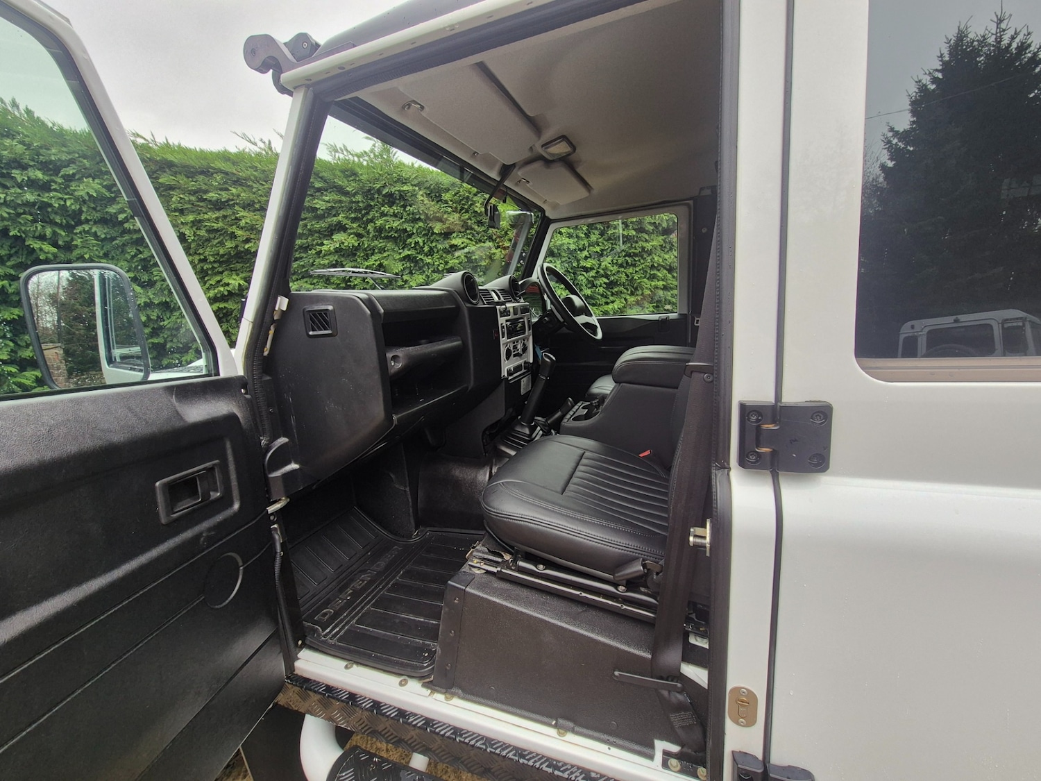 Used Land Rover Defender 110 2013 for sale - 76971525: Photo 11