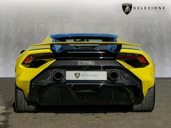 Used Lamborghini Huracan 2023 for sale - 77739296: Photo