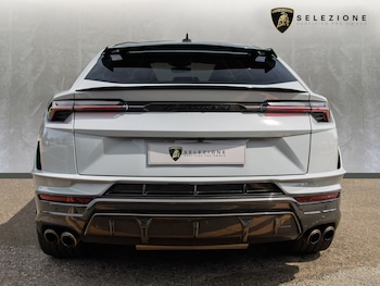 Used Lamborghini Urus 2023 for sale - 79025301: Photo