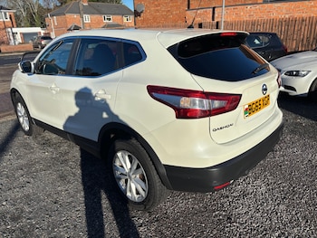 Used Nissan Qashqai 2015 for sale - 76697290: Photo