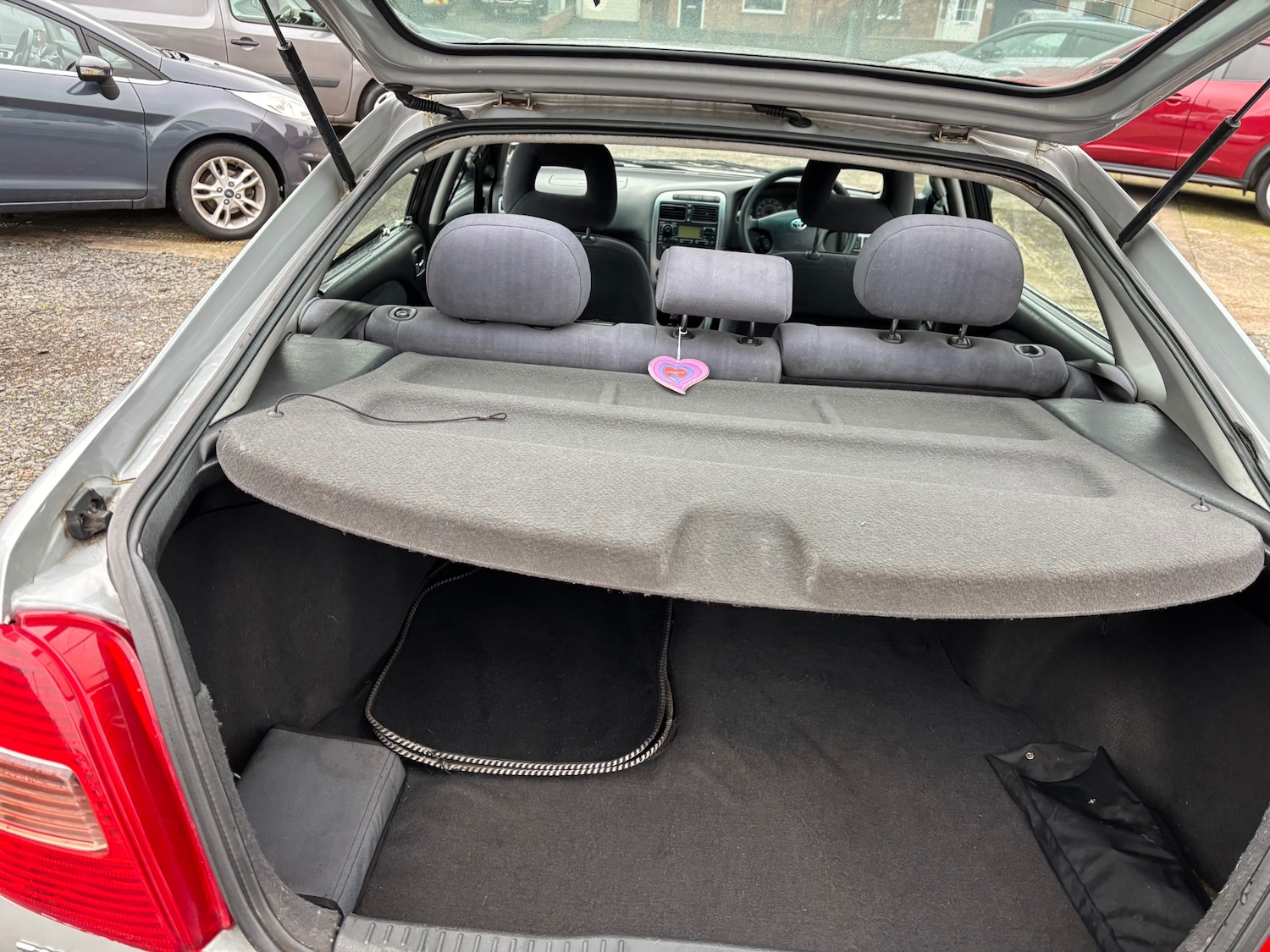 Used Toyota Avensis 2001 for sale - 77033548: Photo 14