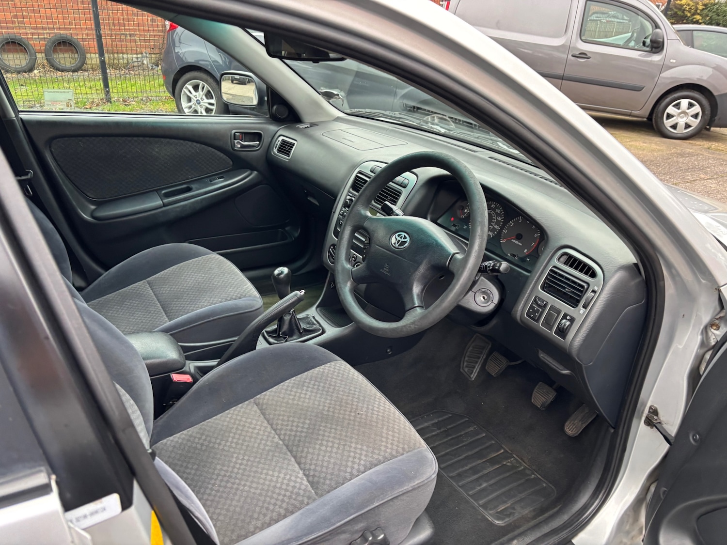 Used Toyota Avensis 2001 for sale - 77033548: Photo 7