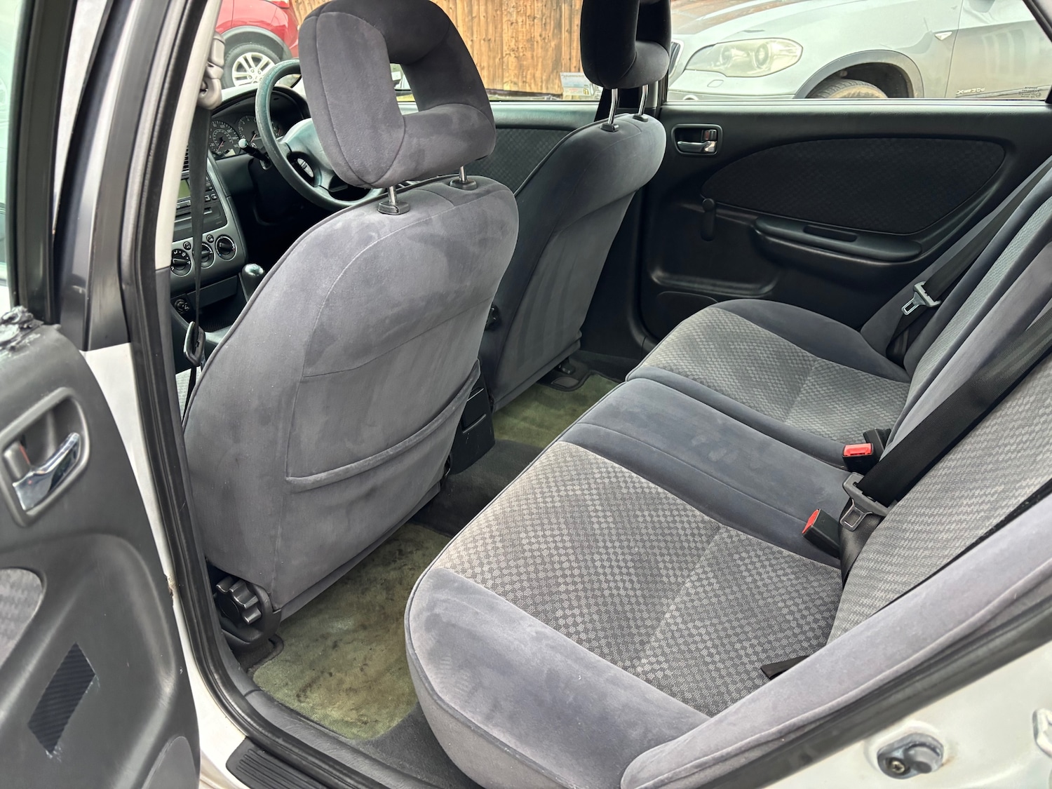 Used Toyota Avensis 2001 for sale - 77033548: Photo 9