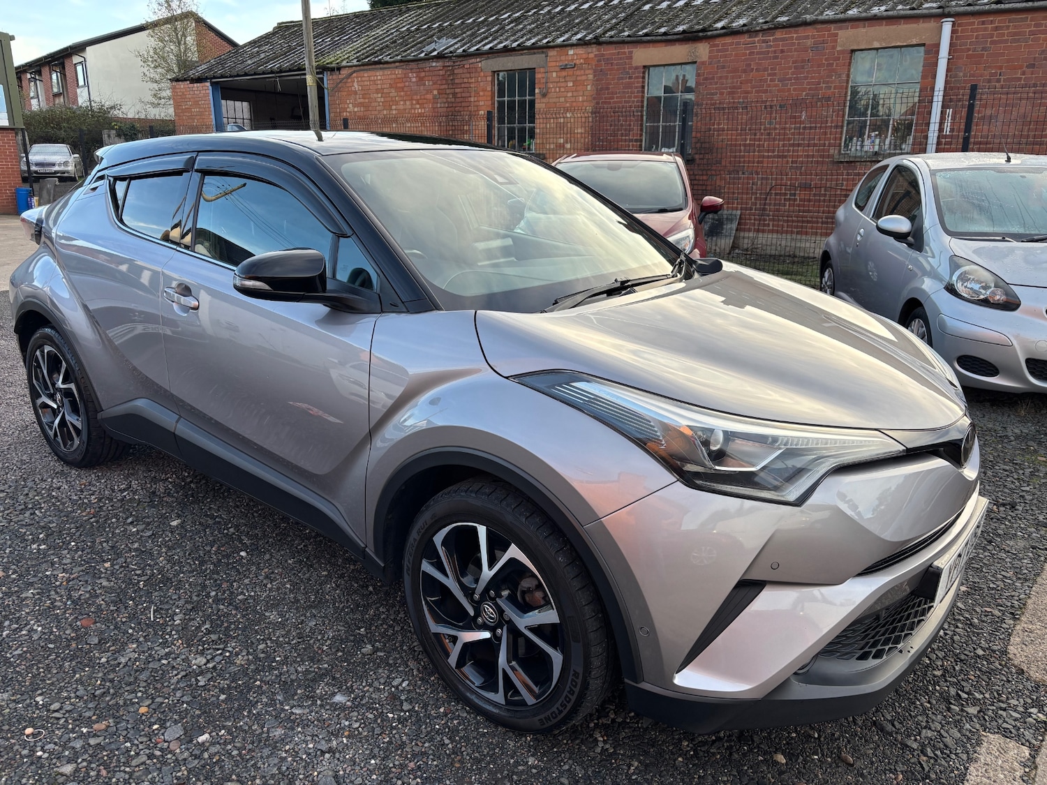 Used Toyota C-HR 2017 for sale - 76653064: Photo 1