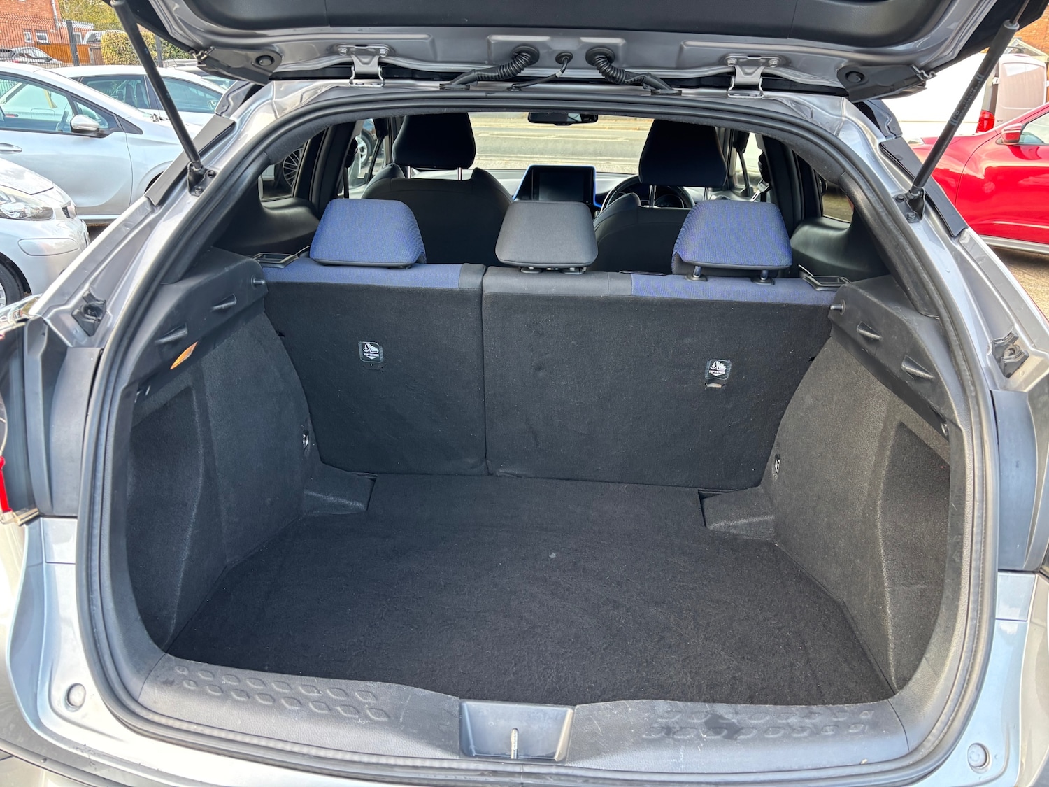 Used Toyota C-HR 2017 for sale - 76653064: Photo 12