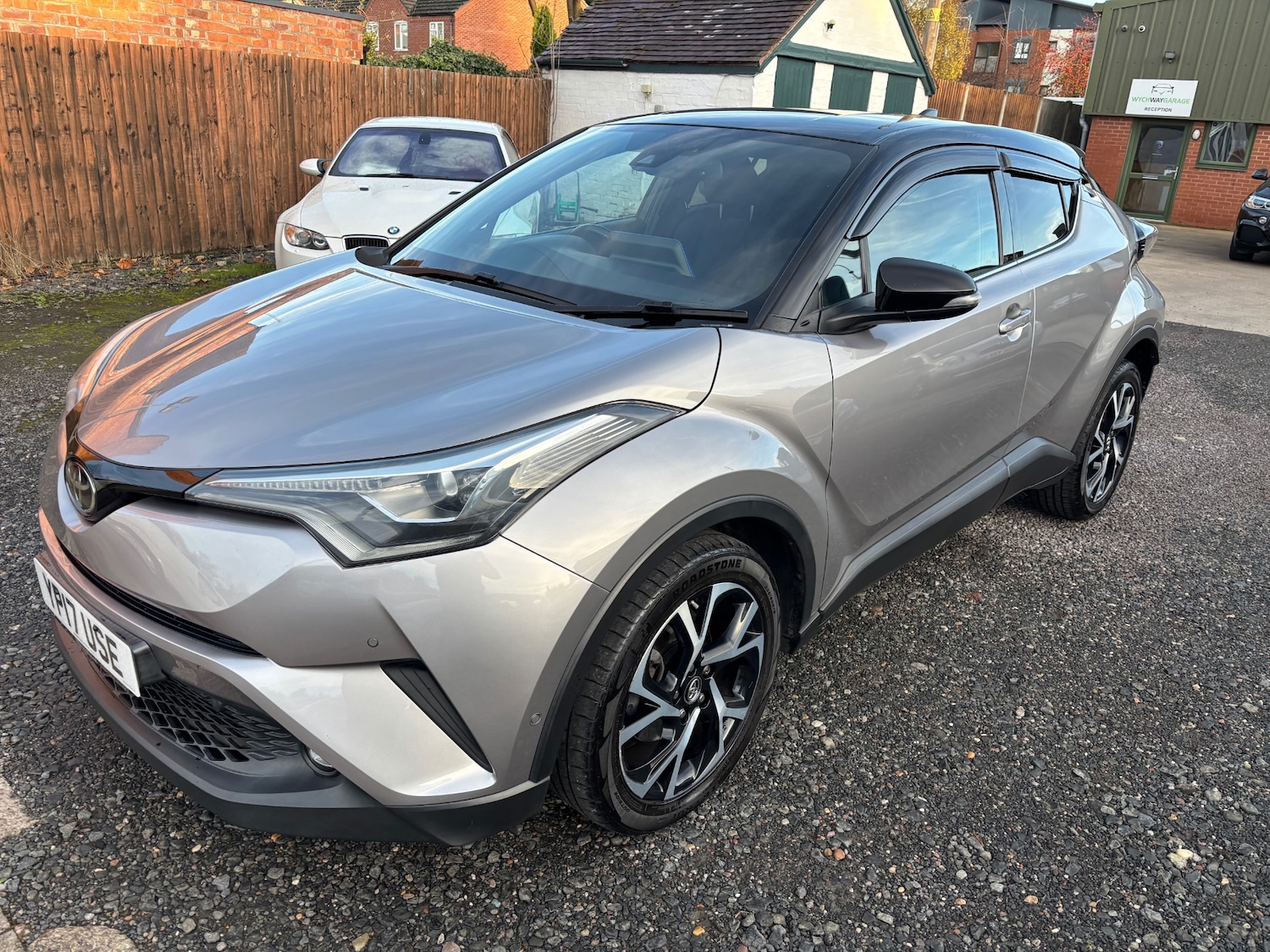 Used Toyota C-HR 2017 for sale - 76653064: Photo 2