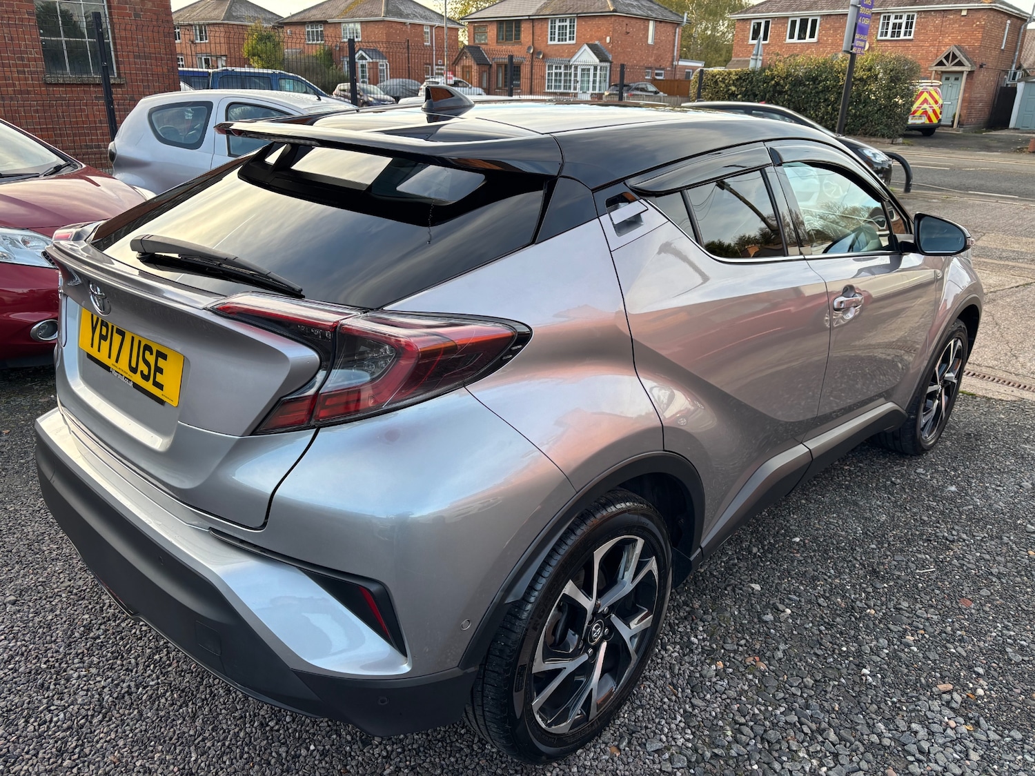 Used Toyota C-HR 2017 for sale - 76653064: Photo 4