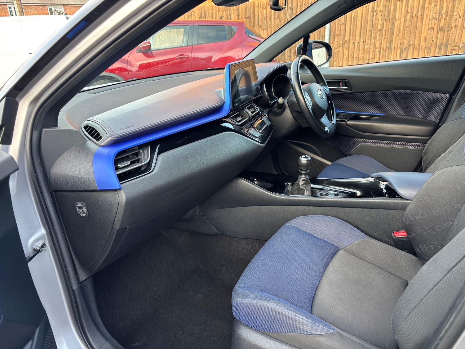 Used Toyota C-HR 2017 for sale - 76653064: Photo 8