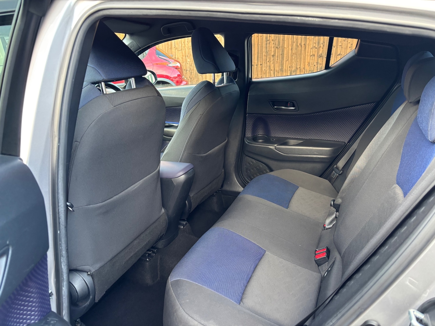 Used Toyota C-HR 2017 for sale - 76653064: Photo 9