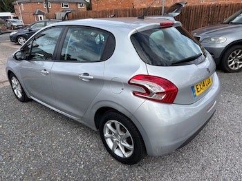 Used Peugeot 208 2014 for sale - 75860556: Photo