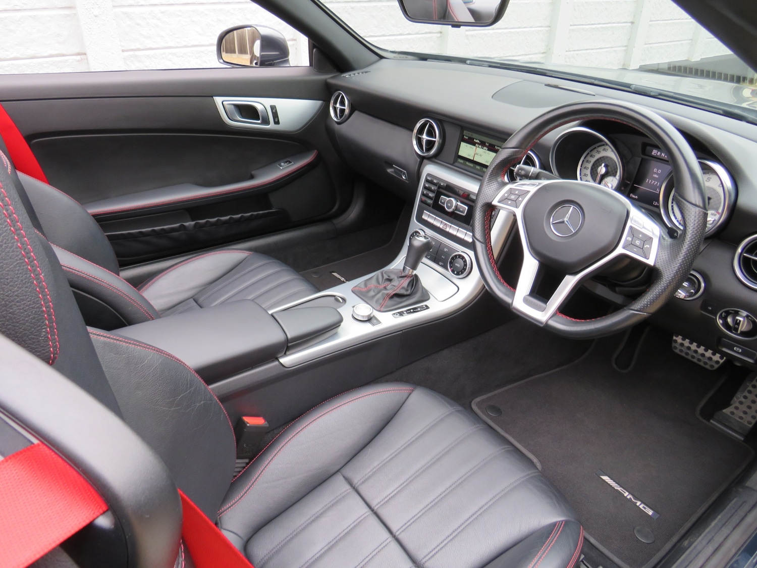 Used Mercedes-Benz SLK 2015 for sale - 76492337: Photo 4