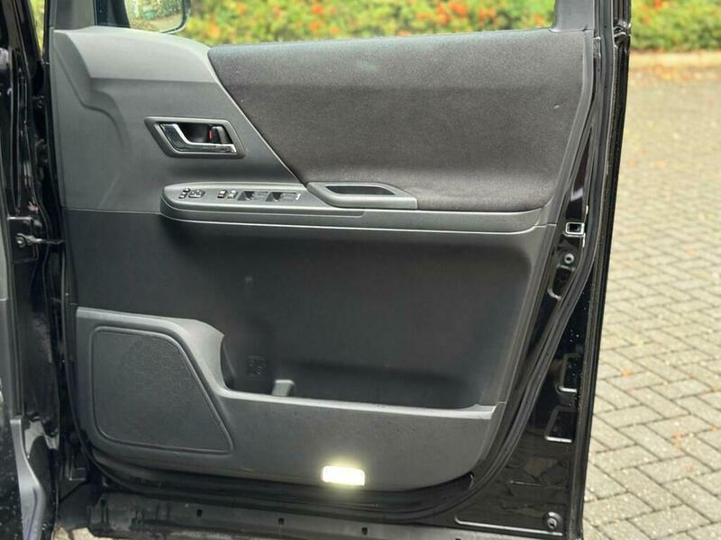 Used Toyota Vellfire 2013 for sale - 76798944: Photo 17