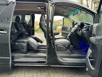 Used Toyota Vellfire 2013 for sale - 76798944: Photo