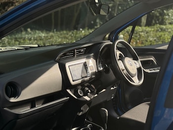Used Toyota Yaris 2015 for sale - 78497094: Photo