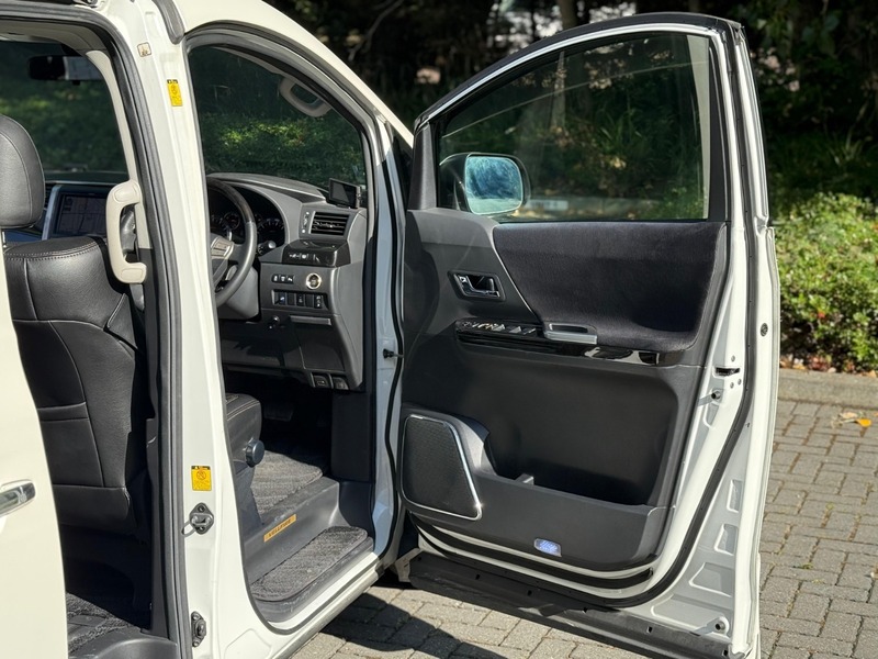 Used Toyota Vellfire 2011 for sale - 76264329: Photo 18
