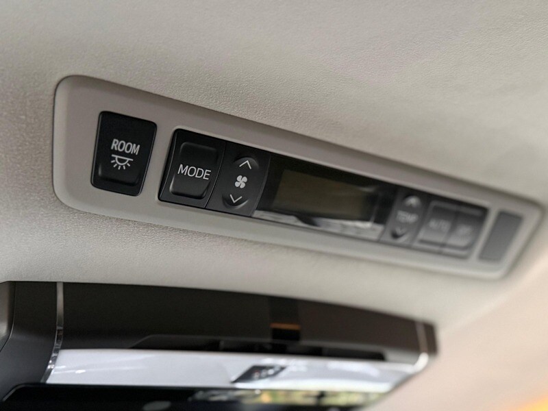 Used Toyota Vellfire 2013 for sale - 76686904: Photo 24