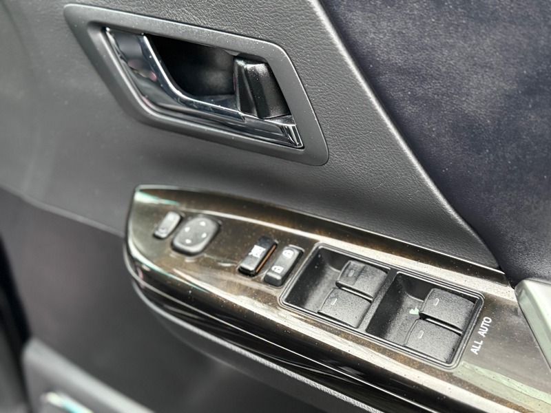 Used Toyota Vellfire 2013 for sale - 76686904: Photo 25