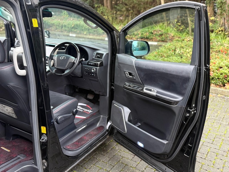 Used Toyota Vellfire 2013 for sale - 76686904: Photo 30