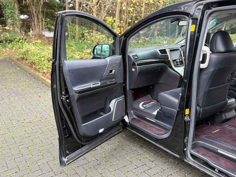 Used Toyota Vellfire 2013 for sale - 76686904: Photo 40