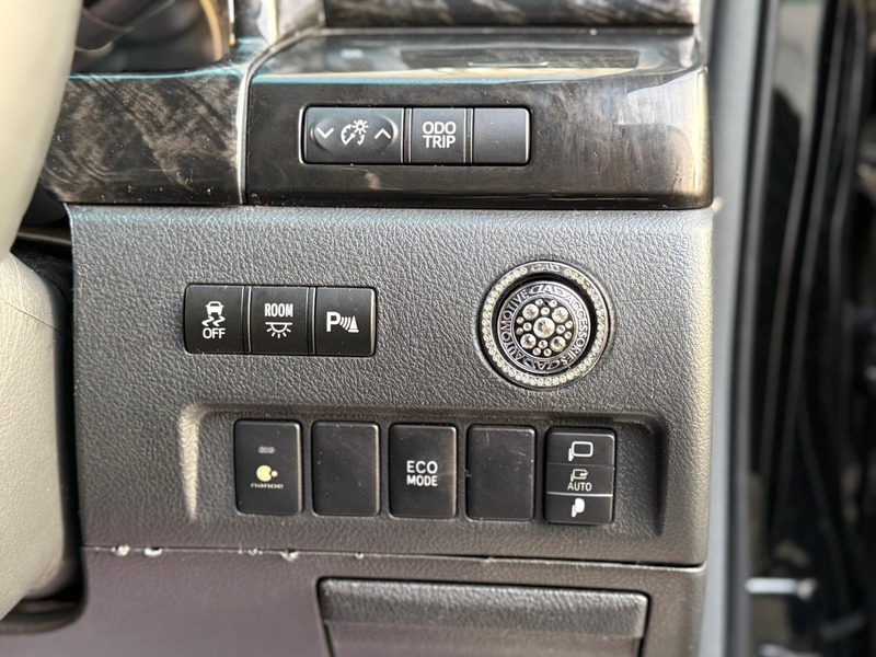 Used Toyota Vellfire 2014 for sale - 77020516: Photo 32