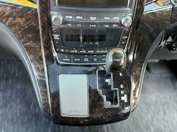 Used Toyota Vellfire 2014 for sale - 76133090: Photo 15