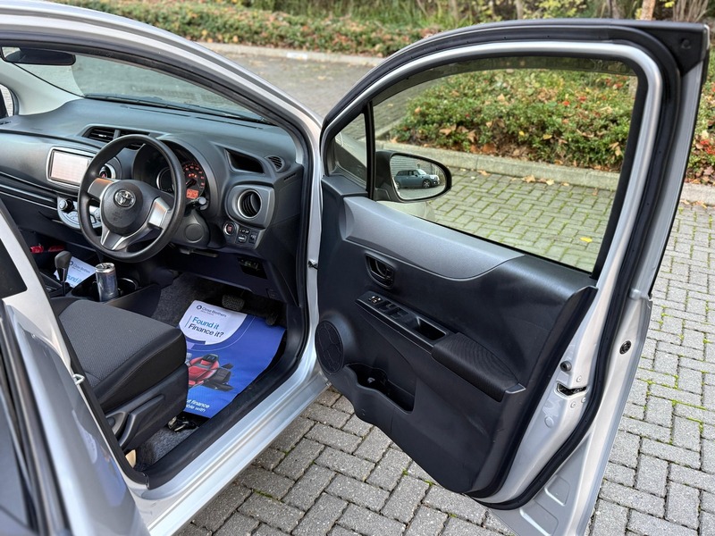 Used Toyota Yaris 2013 for sale - 76536334: Photo 35