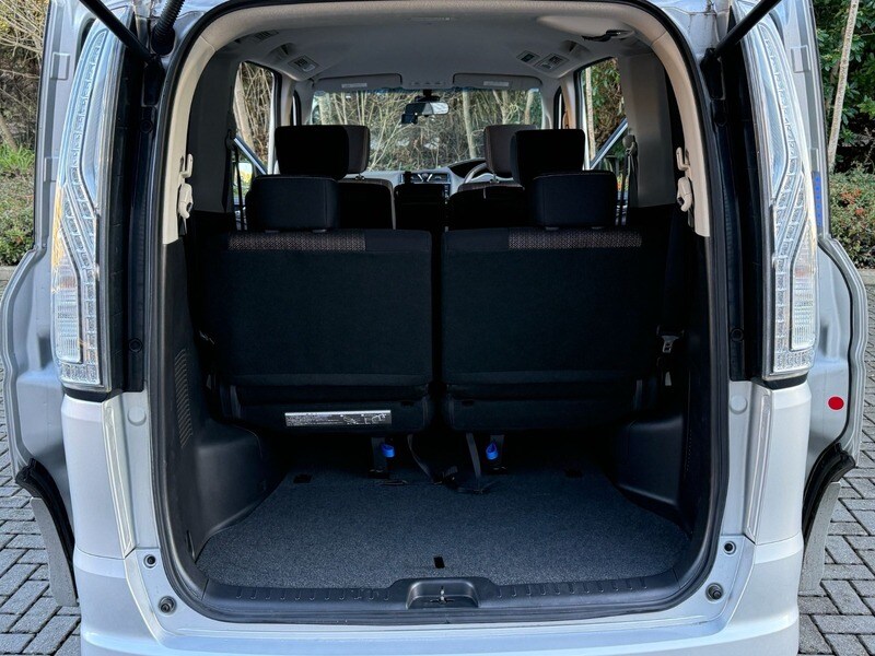 Used Nissan Serena 2014 for sale - 77452740: Photo 12