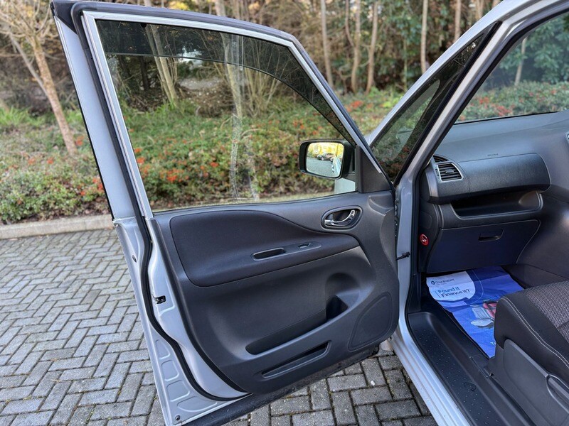 Used Nissan Serena 2014 for sale - 77452740: Photo 24